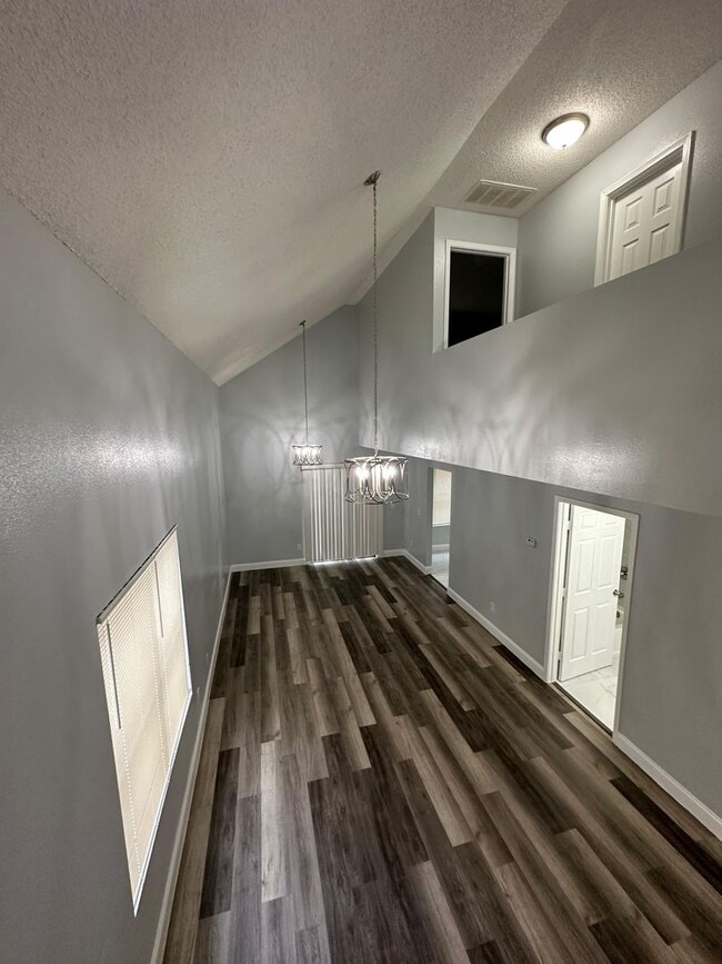 Building Photo - Fully renovated 3/2 Single-Family Home Available for Immediate rent!