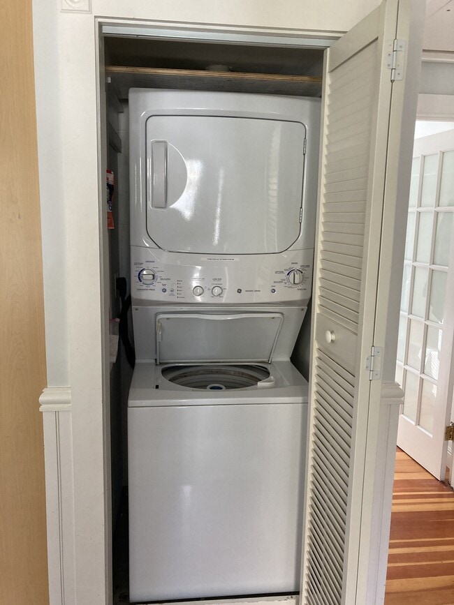 Building Photo - 7 Pine Grove Ln