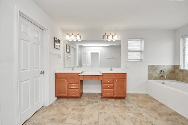 Building Photo - 25430 King Reyes St