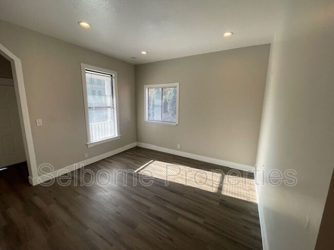 Building Photo - 1946 E 20th St