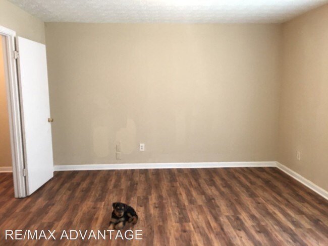 Building Photo - 2488 Robinhood Dr