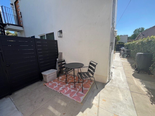 Patio-Walkway - 2831 S Bedford St