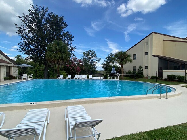 Building Photo - 1/1 Updated Condo In Heart Of Ocala