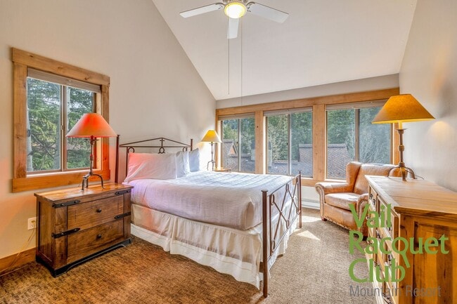 Building Photo - Annual Lease - 3BR, 3BA 3-level Townhome w...