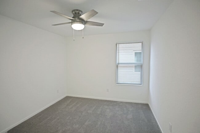 Building Photo - 2415 Shady Grv
