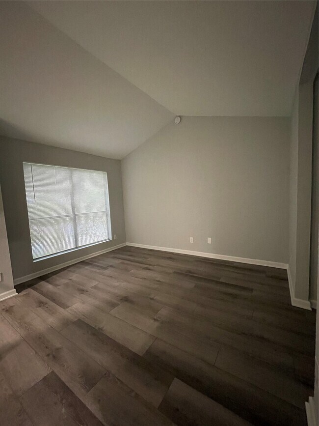 Building Photo - 2120 Wilcrest Dr