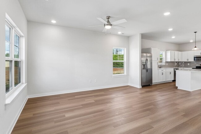 Building Photo - Brand new home in a great location central to all of Tri-Cities