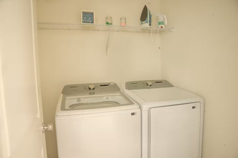 Building Photo - 6253 N Liverpool St