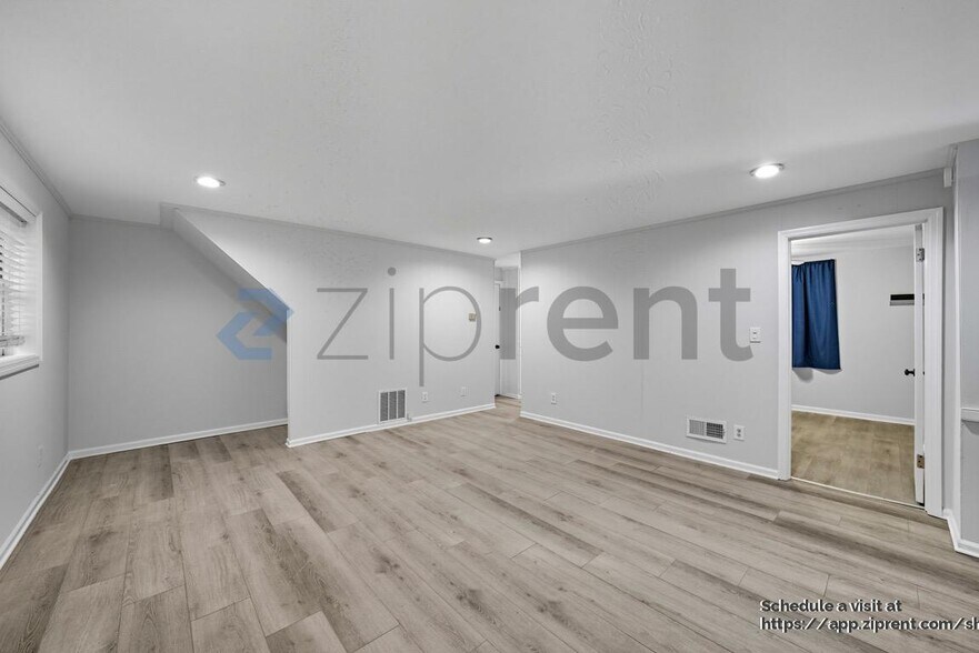 Building Photo - 792 Marstevan Dr NE