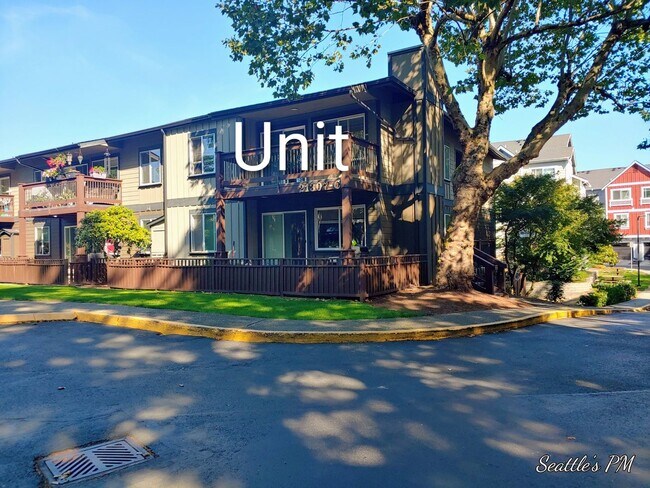 Primary Photo - Beatiful Top Floor Condo-Close to Light Rail