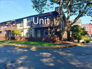 Building Photo - Beatiful Top Floor Condo-Close to Light Rail