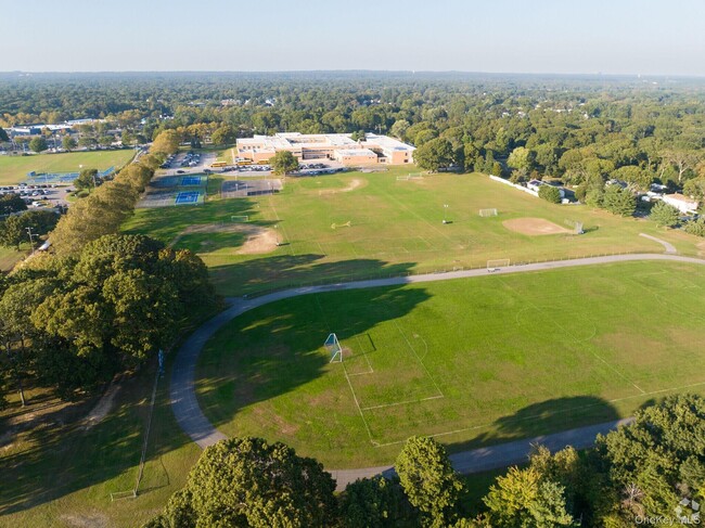 Building Photo - 143 Walter Ave