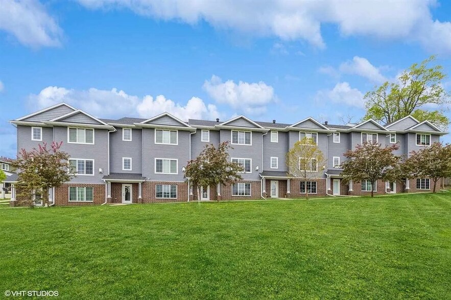 Building Photo - 867 Silver Ln