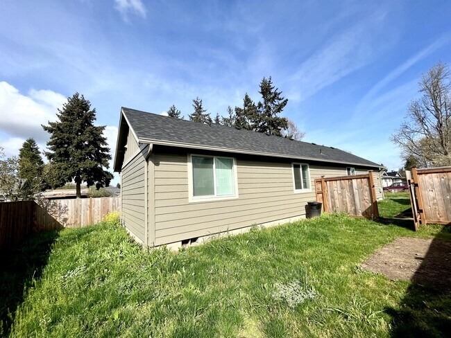 Building Photo - 3544 Hickory Ave