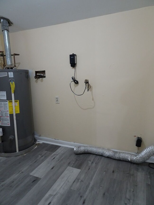 Building Photo - 3 Bedroom 1 Bath Rental Home in Newmarket ...