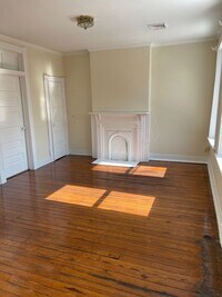 Building Photo - Newly Updated 3 bdrm/2 bath House Located ...