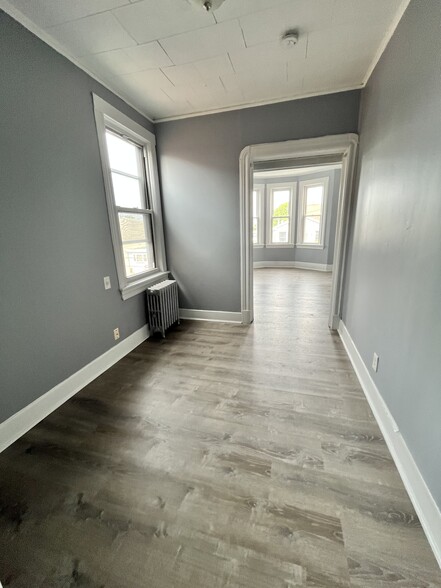 54 Montrose Ave 3 - 53 Montrose Ave
