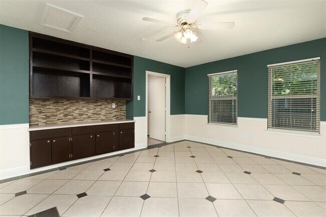 Building Photo - 2935 Auburn Dr