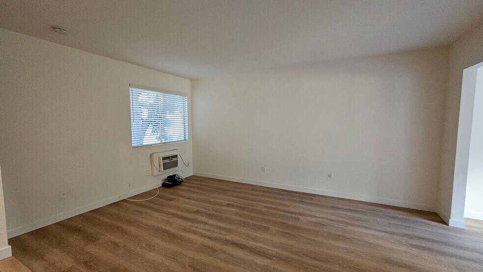 Building Photo - 7964 Mission Center Ct