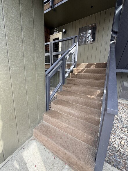 Building Photo - 1011 River Dr