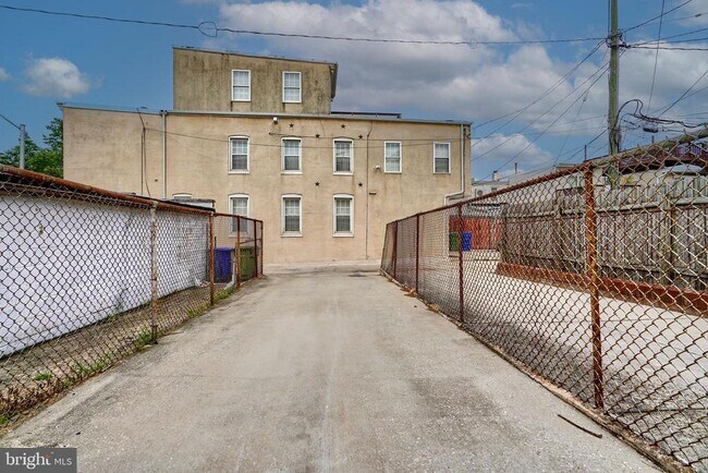 Building Photo - 1546 S Hanover St