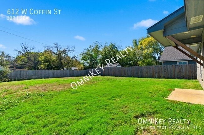 Building Photo - 612-622 W Coffin St