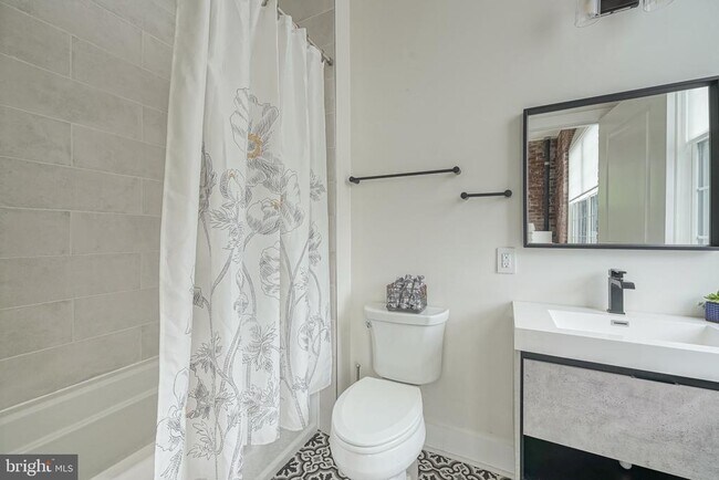 Building Photo - 1508 N Mascher St