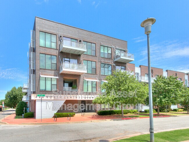 Building Photo - 444 N Central Ave
