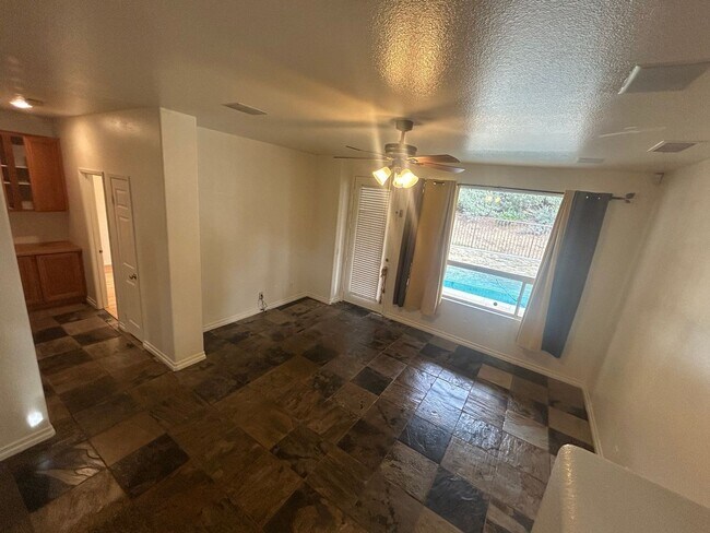 Building Photo - 757 N Temescal St