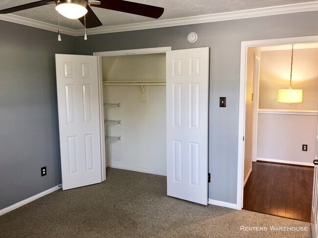 Building Photo - Stunning 3/2.5 townhome in Dominion Estates