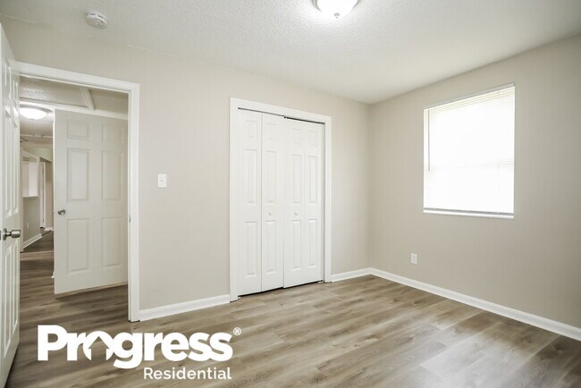 Building Photo - 6227 Pine Summit Dr