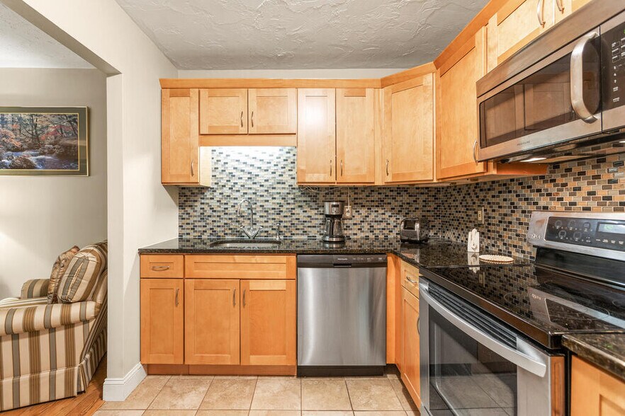 Building Photo - 100 Fellsview Ter