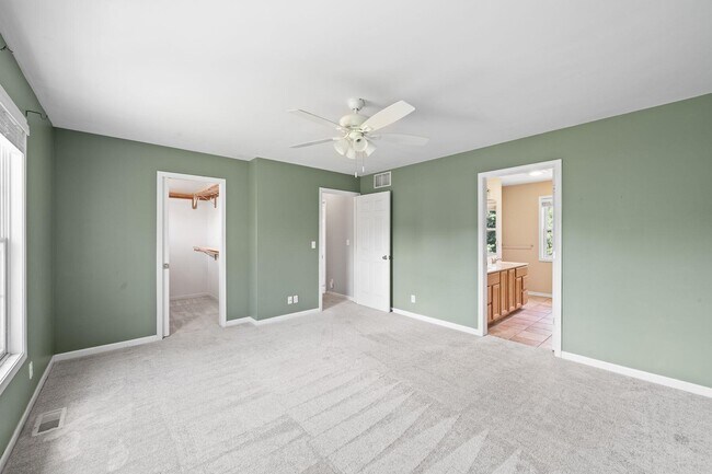 Building Photo - 406 Lakewood Dr