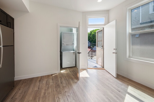 Building Photo - 1921 W Summerdale Ave