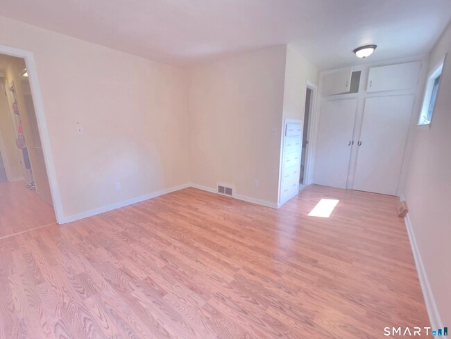 Building Photo - 331 Campfield Ave