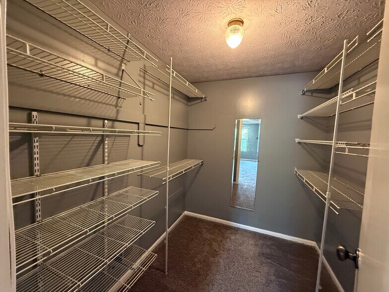 Building Photo - 3114 Strathaven Ct