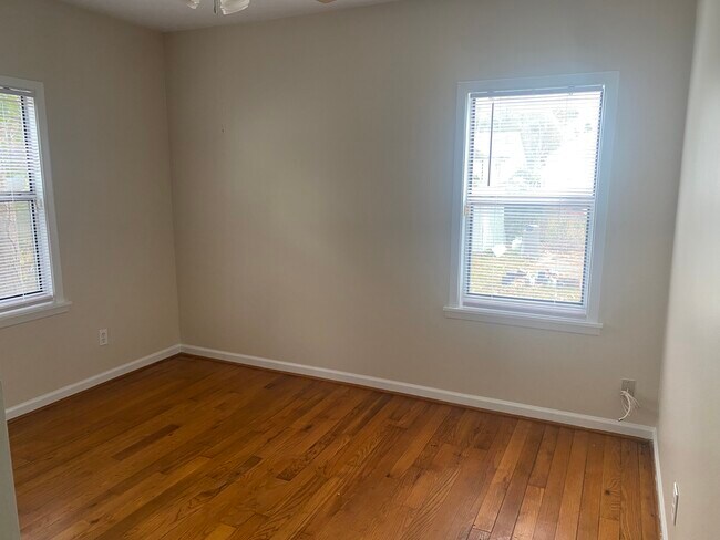 Building Photo - 940 East Lake Dr