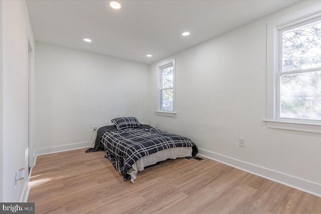 Building Photo - 4702 Meade St NE