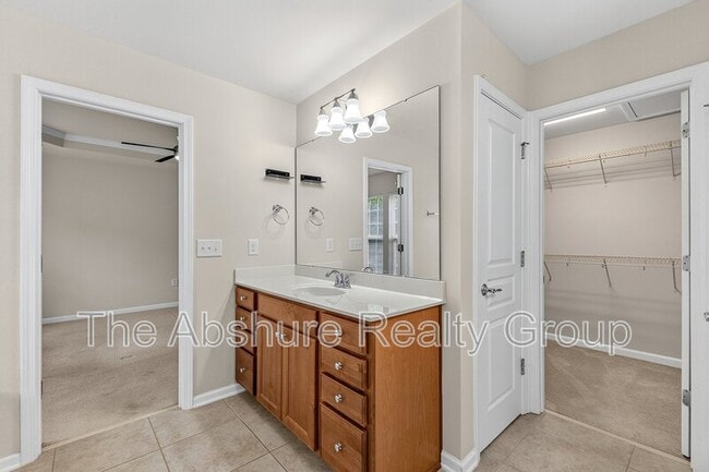 Building Photo - 8611 Macedonia Lake Dr