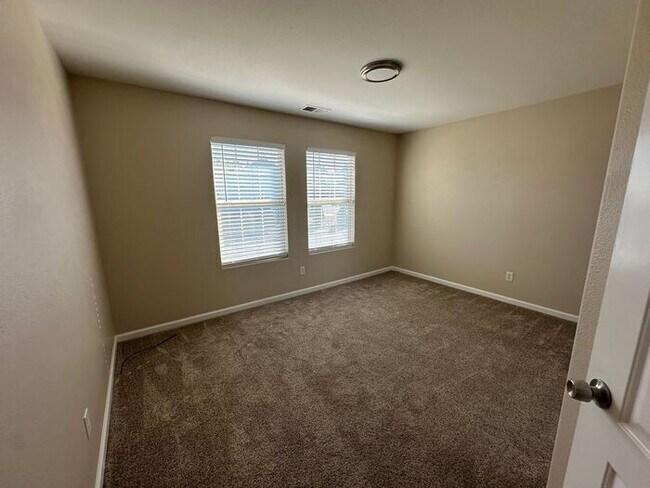 Building Photo - 3031 Sky Country Dr