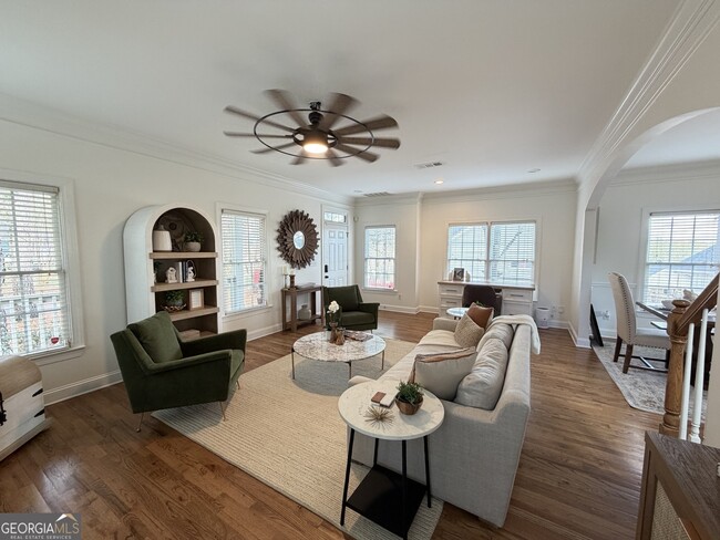 Building Photo - 133 Hilltop Dr SW