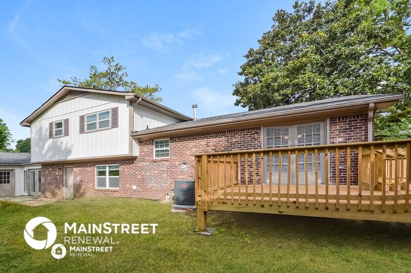 Building Photo - 3000 Lakeridge Dr SE