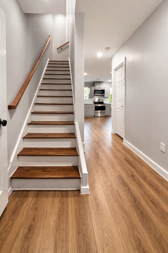 Building Photo - 6614 Haight St