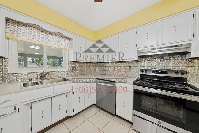 Building Photo - 5100 Sequoia Dr