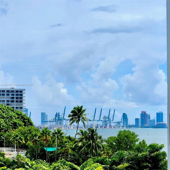 Building Photo - 1901 Brickell Ave