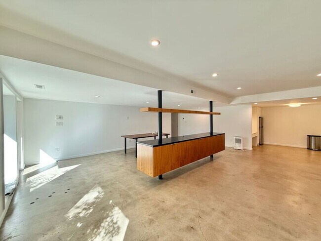 Building Photo - 3322 Ocotea St