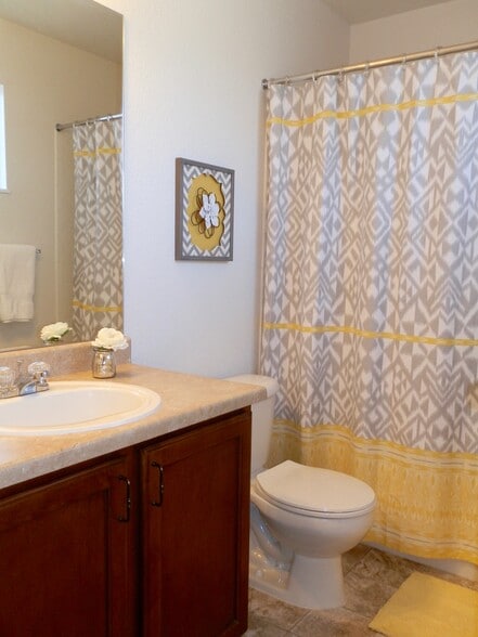 En Suite Secondary Bathroom - 5412 Seal Alley