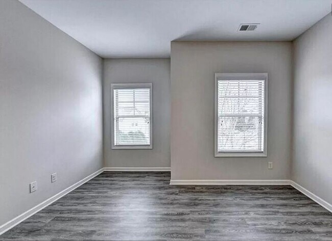 Building Photo - 5076 Apple Grove Rd NE