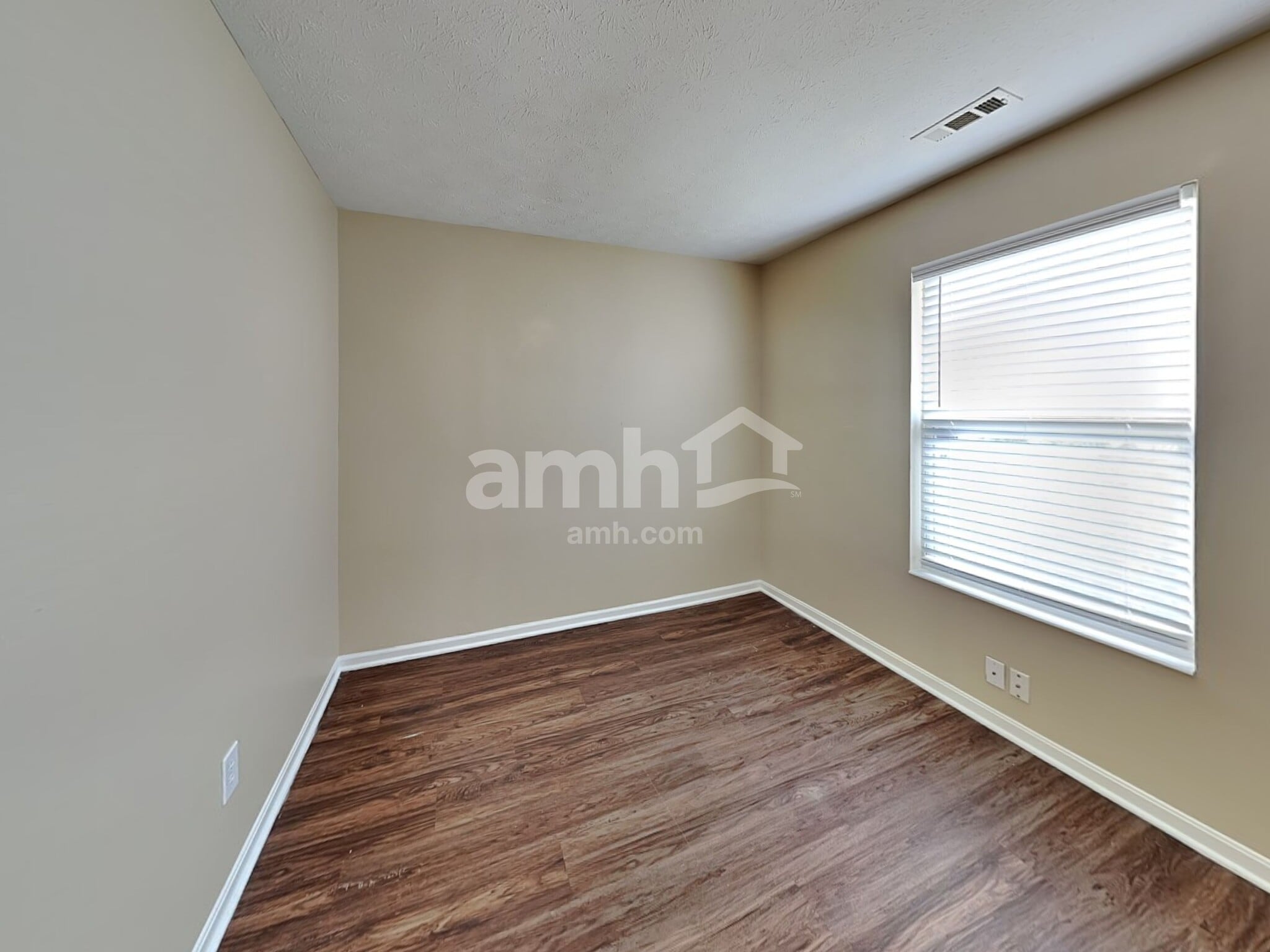 Building Photo - 3915 Little Creek Dr