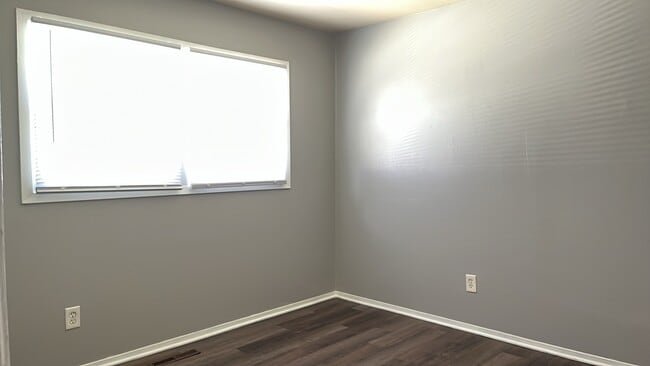 Building Photo - 2050 Hebron Ave